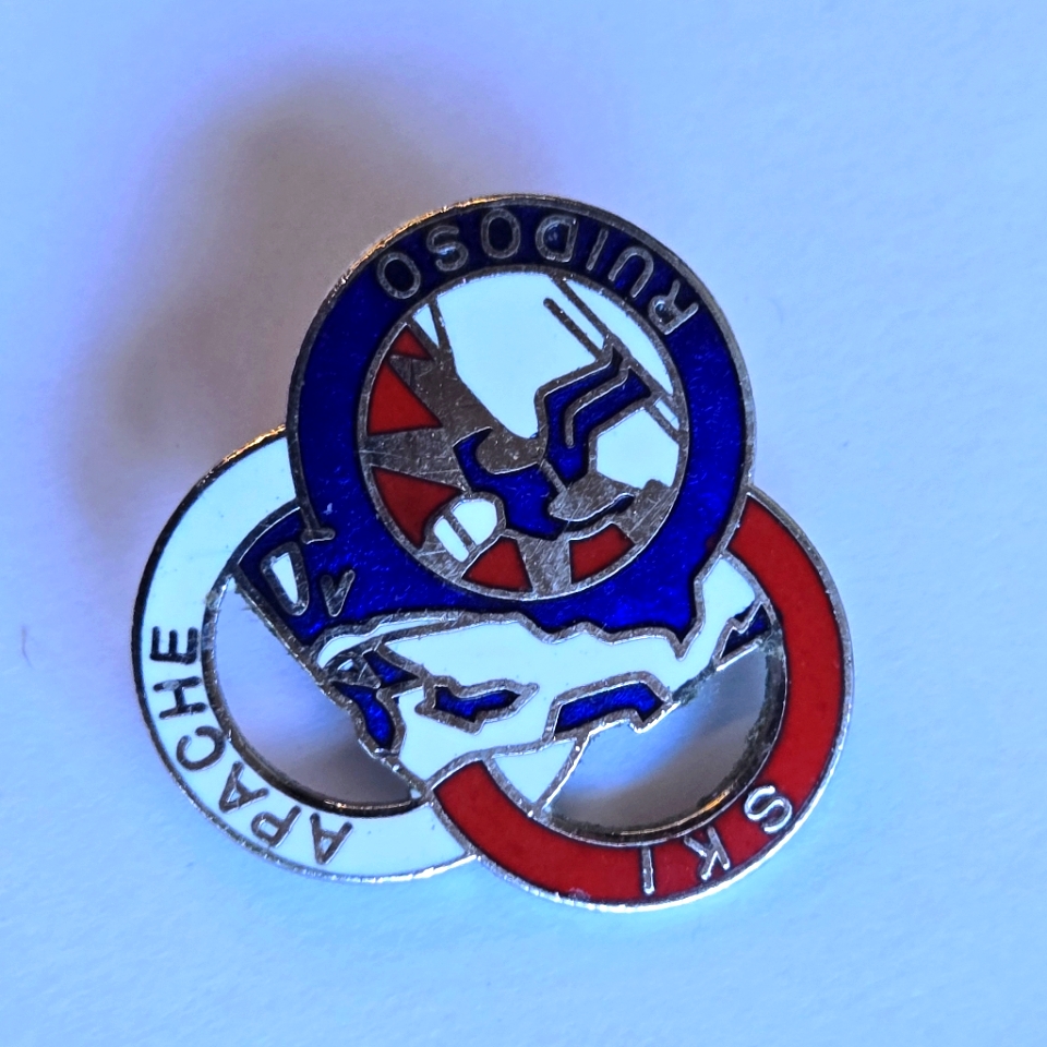 80's Ski Apache Ruidoso Lapel Pin Ski Resort New Mexico Souvenir Pinback Costume
